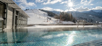 Bien-être dans une station de ski dans les Alpes: La détente rencontre l'aventure